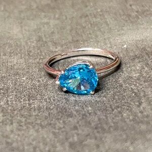 💎EUC Melinda Maria Countess Ring Swiss Topaz Pear Cut East West Sterling Silver